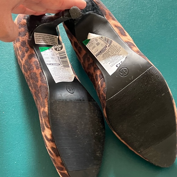 M&S heels - Picture 2 of 3